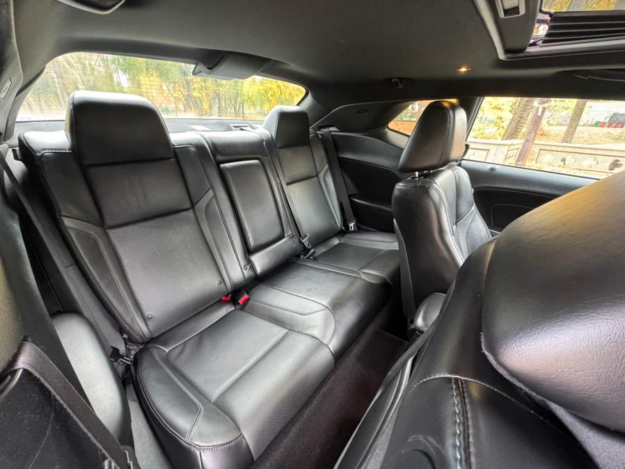 2016 Dodge Challenger 2dr Cpe SXT photo