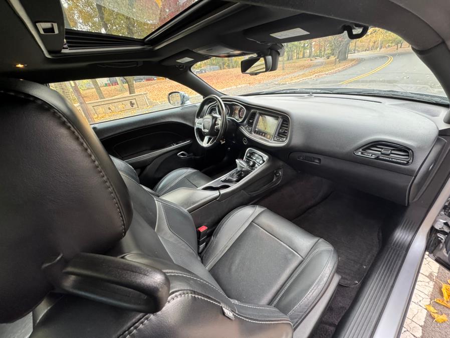 2016 Dodge Challenger 2dr Cpe SXT photo