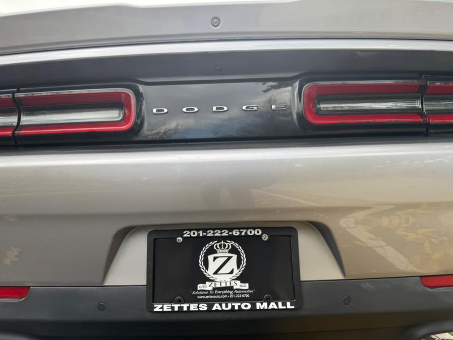 2016 Dodge Challenger 2dr Cpe SXT photo
