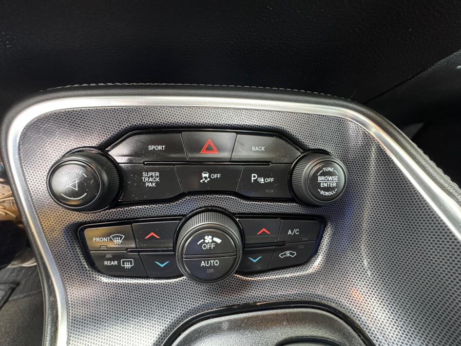 2016 Dodge Challenger 2dr Cpe SXT photo