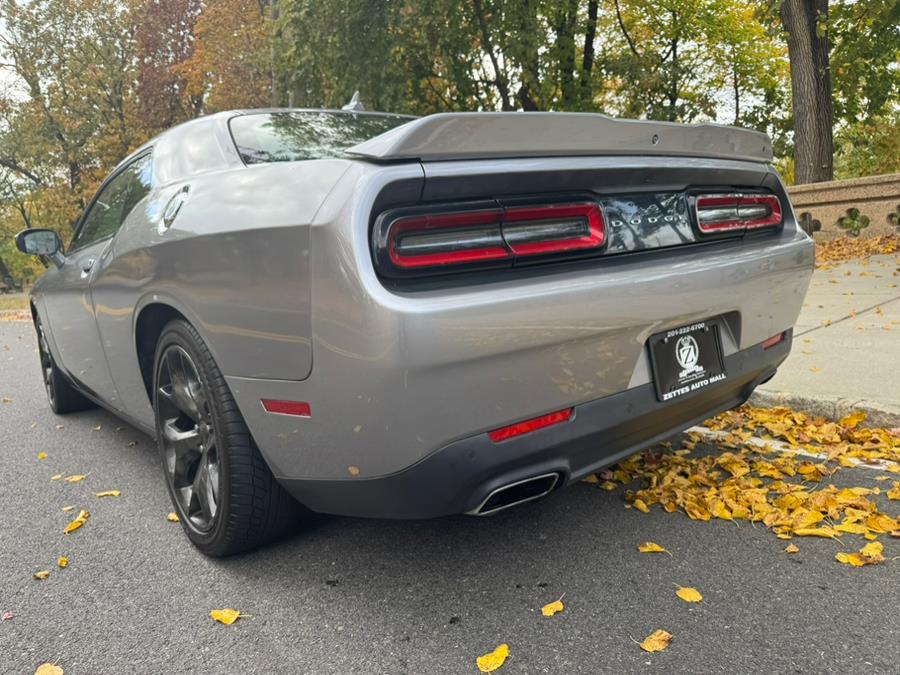 2016 Dodge Challenger 2dr Cpe SXT photo