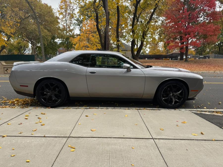 2016 Dodge Challenger 2dr Cpe SXT photo