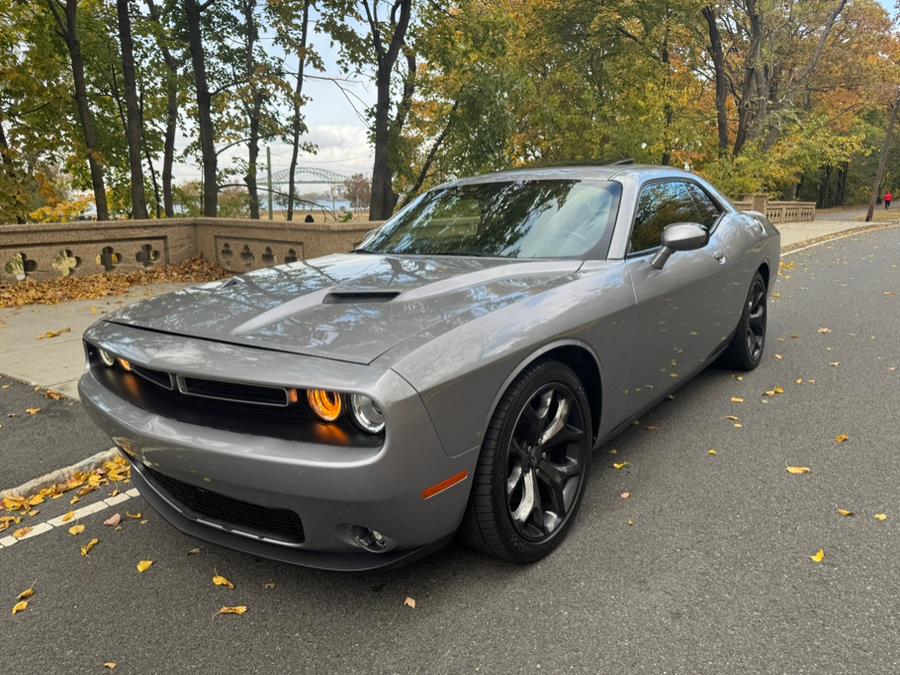 2016 Dodge Challenger 2dr Cpe SXT photo