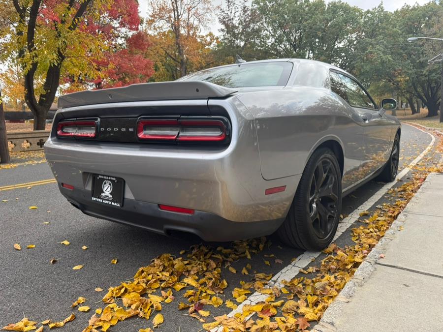 2016 Dodge Challenger 2dr Cpe SXT photo