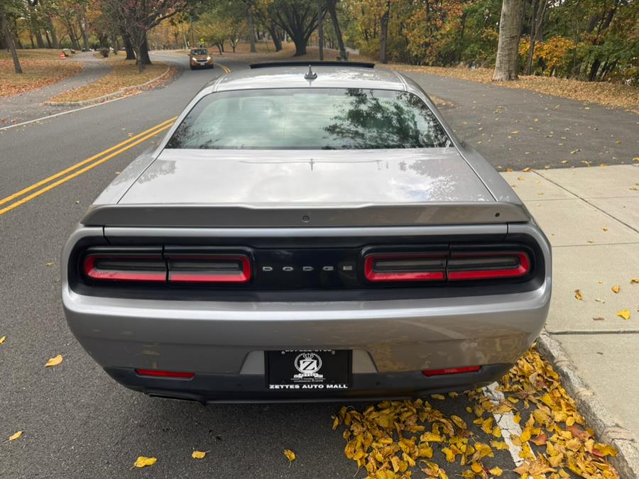 2016 Dodge Challenger 2dr Cpe SXT photo