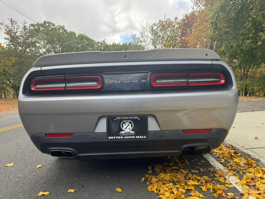 2016 Dodge Challenger 2dr Cpe SXT photo