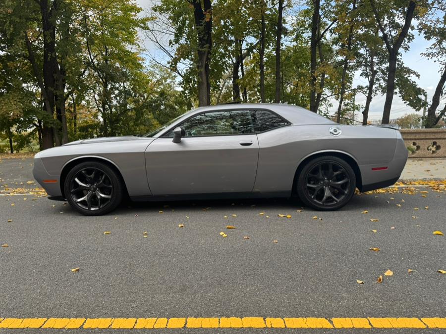 2016 Dodge Challenger 2dr Cpe SXT photo