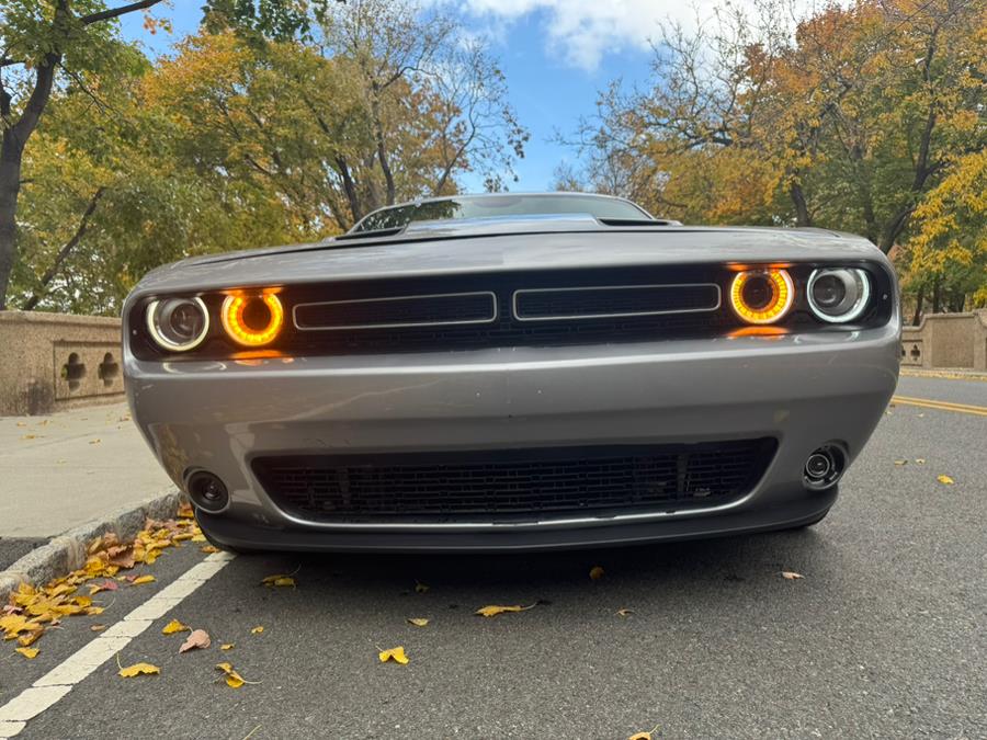 2016 Dodge Challenger 2dr Cpe SXT photo
