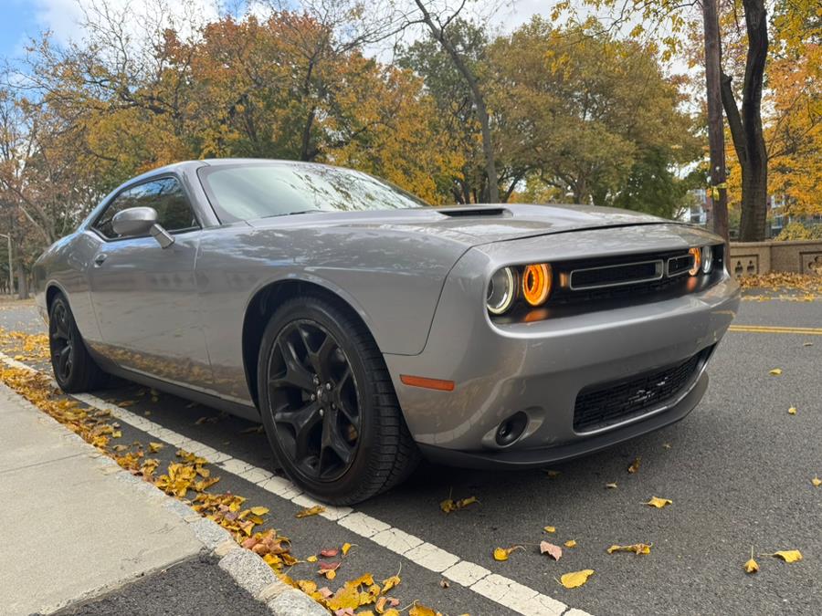 2016 Dodge Challenger 2dr Cpe SXT photo