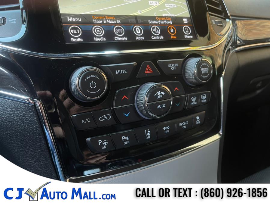 2019 Jeep Grand Cherokee Overland 4x4 photo