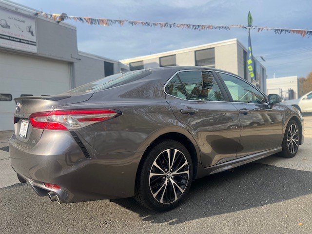 2019 Toyota Camry SE Auto (Natl) photo