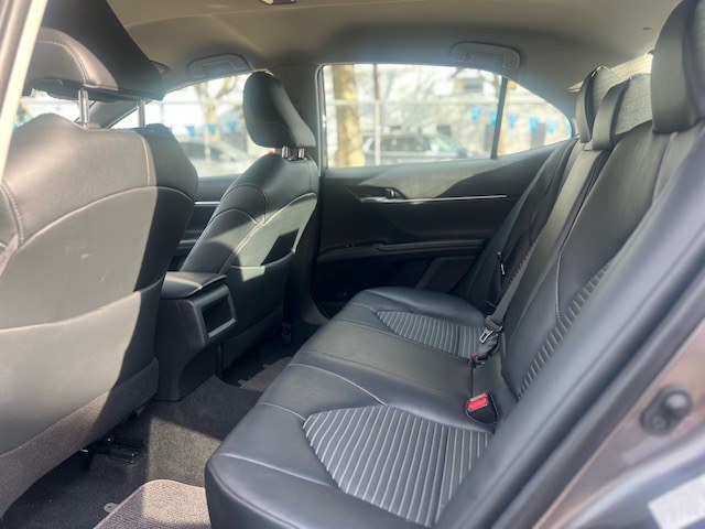2019 Toyota Camry SE Auto (Natl) photo
