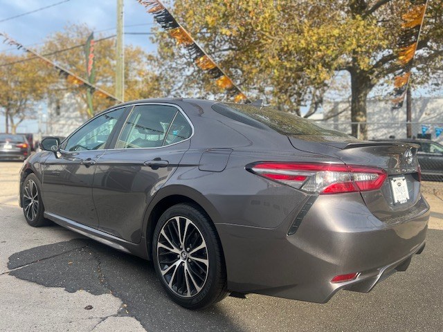 2019 Toyota Camry SE Auto (Natl) photo
