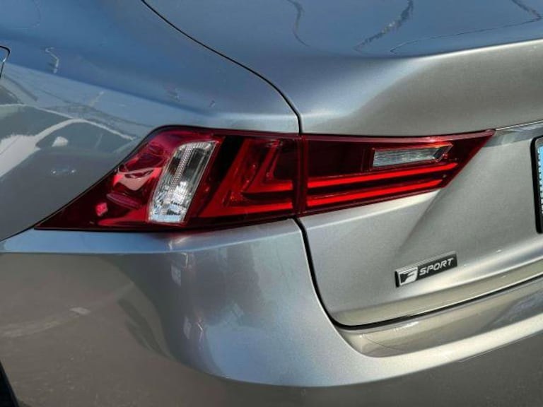 2015 Lexus IS 350 photo