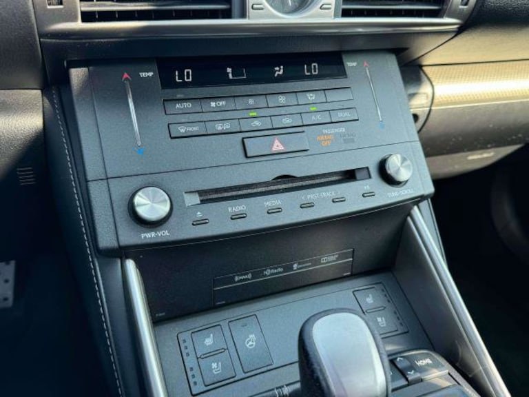 2015 Lexus IS 350 photo