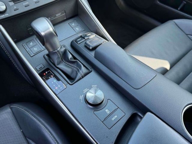 2015 Lexus IS 350 photo