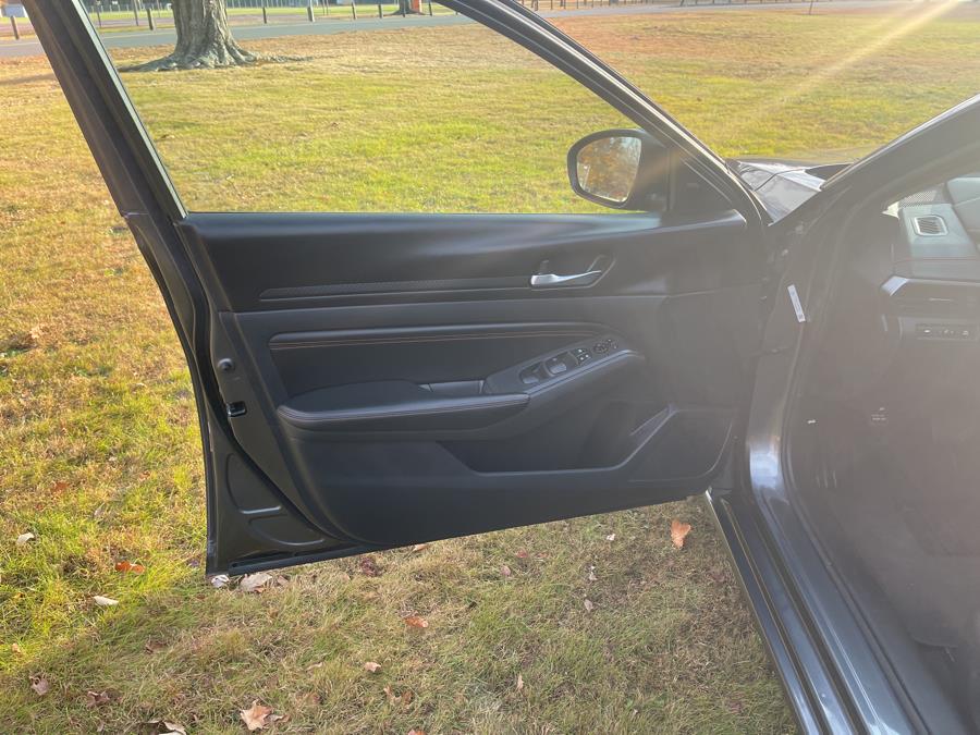 2021 Nissan Altima 2.5 SR Sedan photo