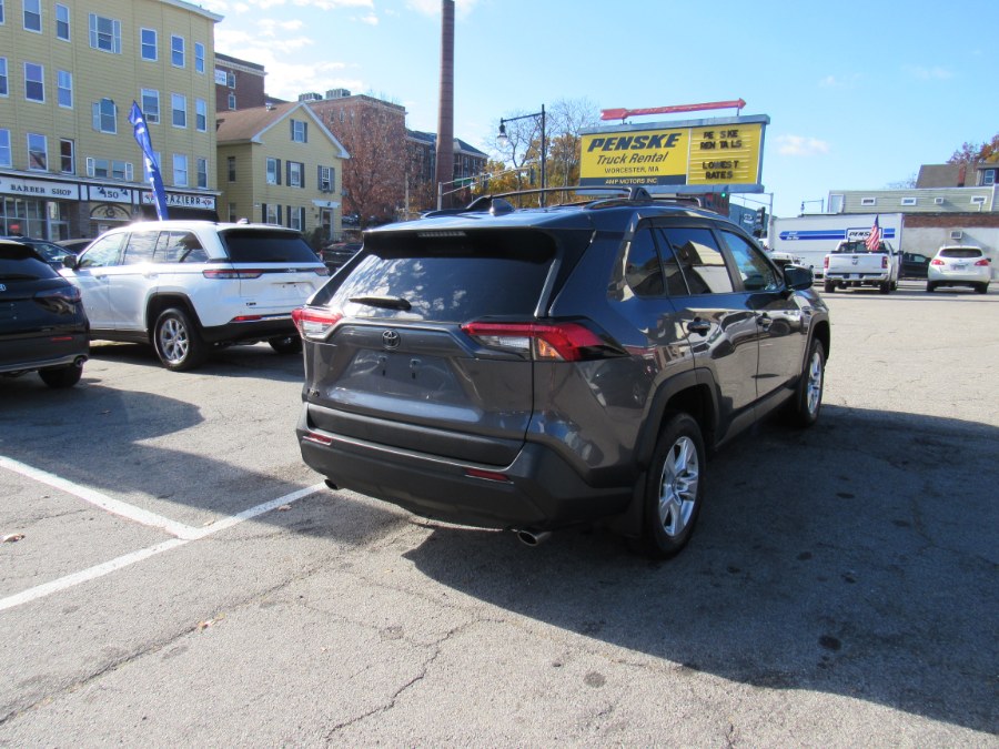 2019 Toyota RAV4 XLE photo