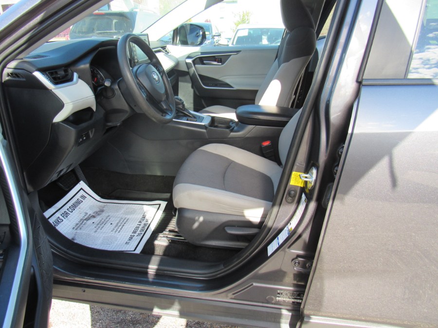 2019 Toyota RAV4 XLE photo
