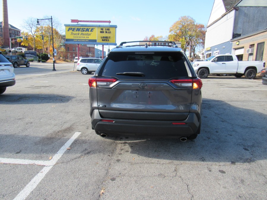 2019 Toyota RAV4 XLE photo