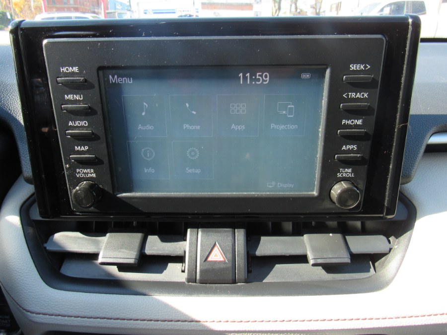 2019 Toyota RAV4 XLE photo