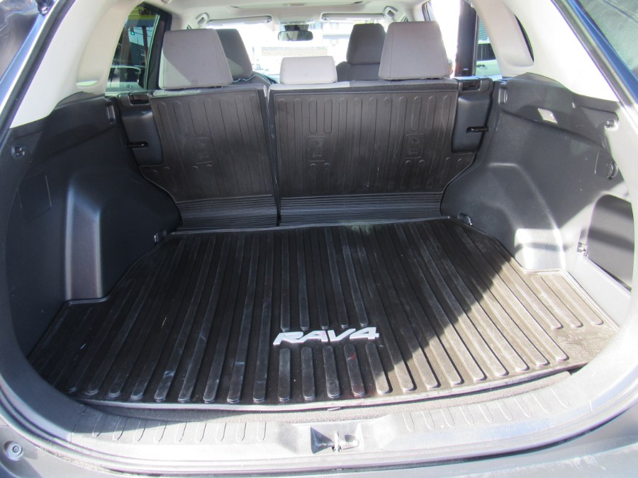 2019 Toyota RAV4 XLE photo