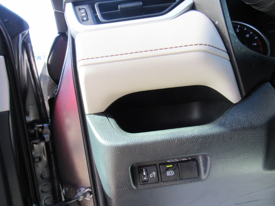 2019 Toyota RAV4 XLE photo