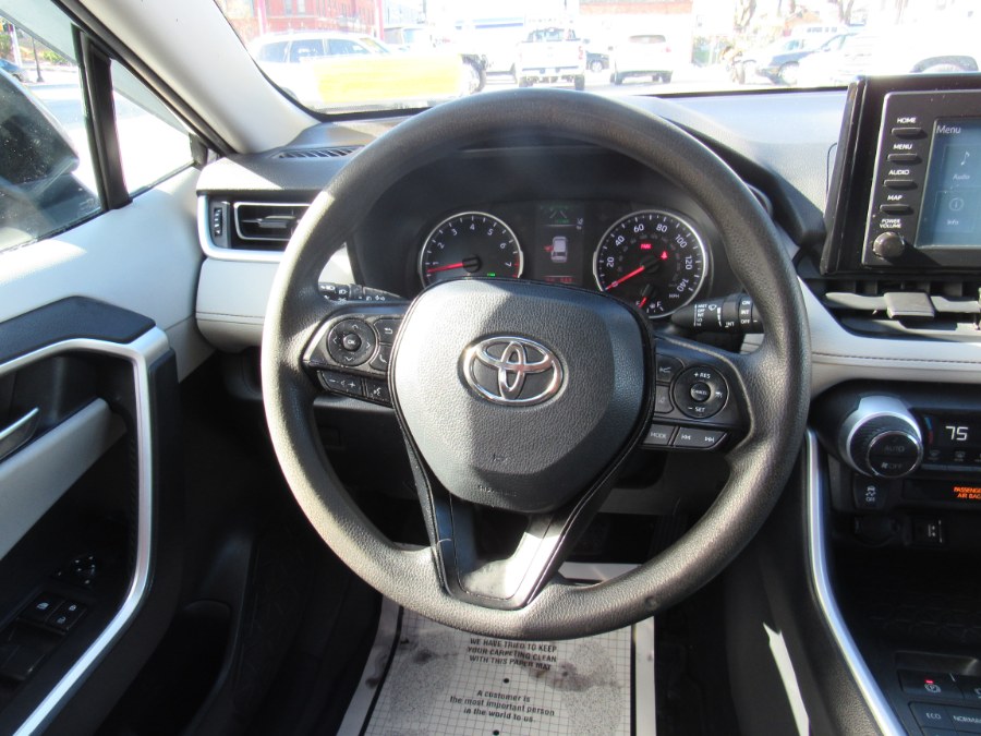 2019 Toyota RAV4 XLE photo