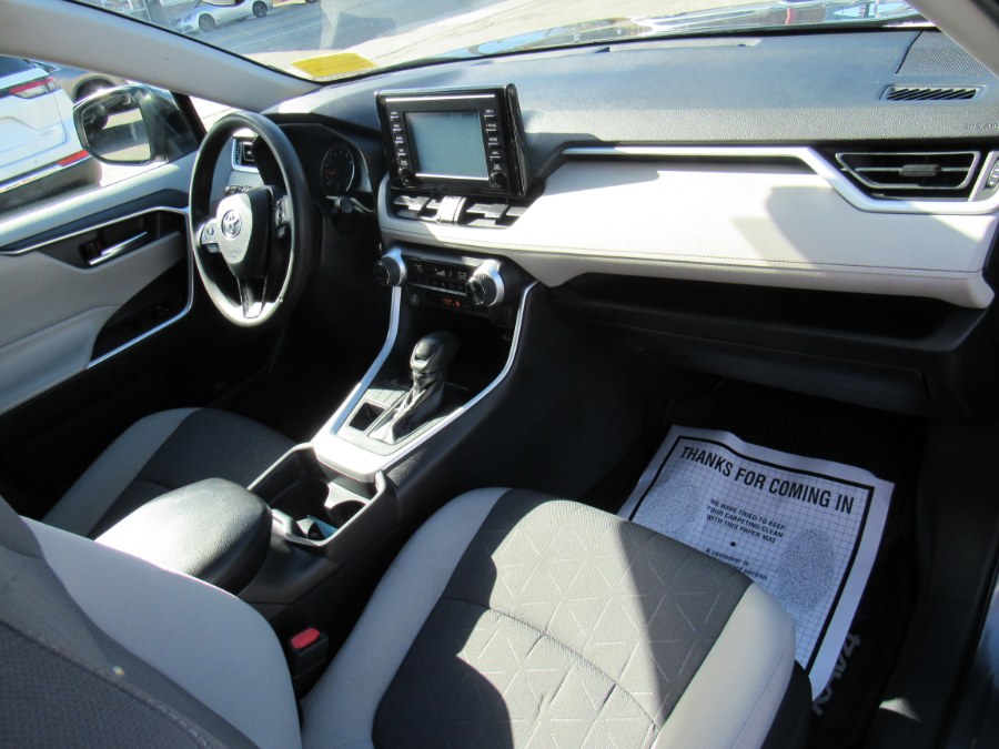 2019 Toyota RAV4 XLE photo