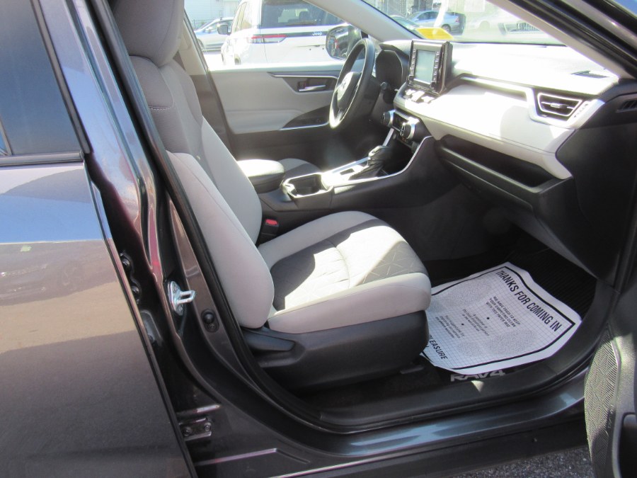 2019 Toyota RAV4 XLE photo