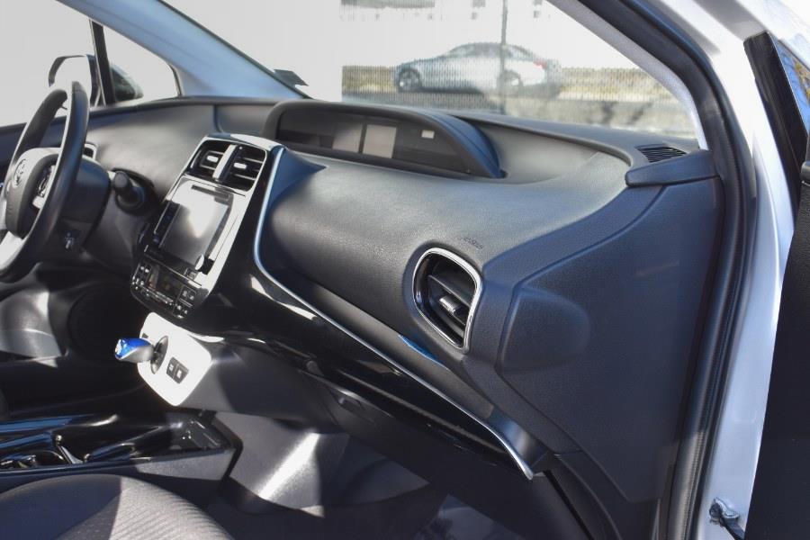 2018 Toyota Prius Three (Natl) photo