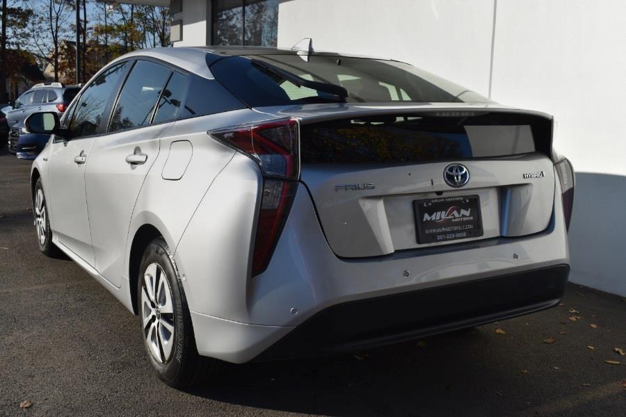 2018 Toyota Prius Three (Natl) photo
