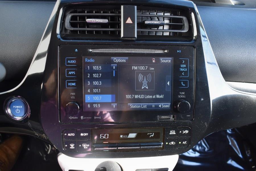 2018 Toyota Prius Three (Natl) photo