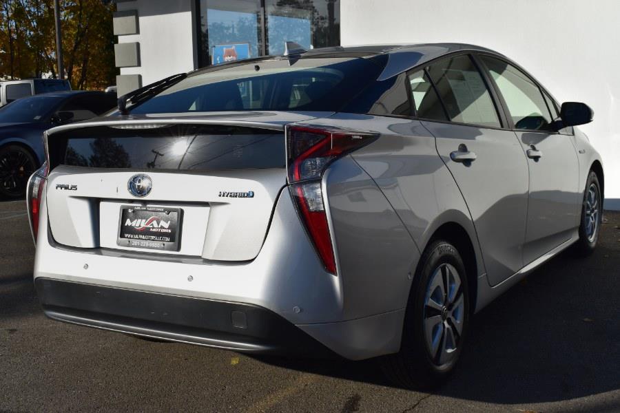 2018 Toyota Prius Three (Natl) photo