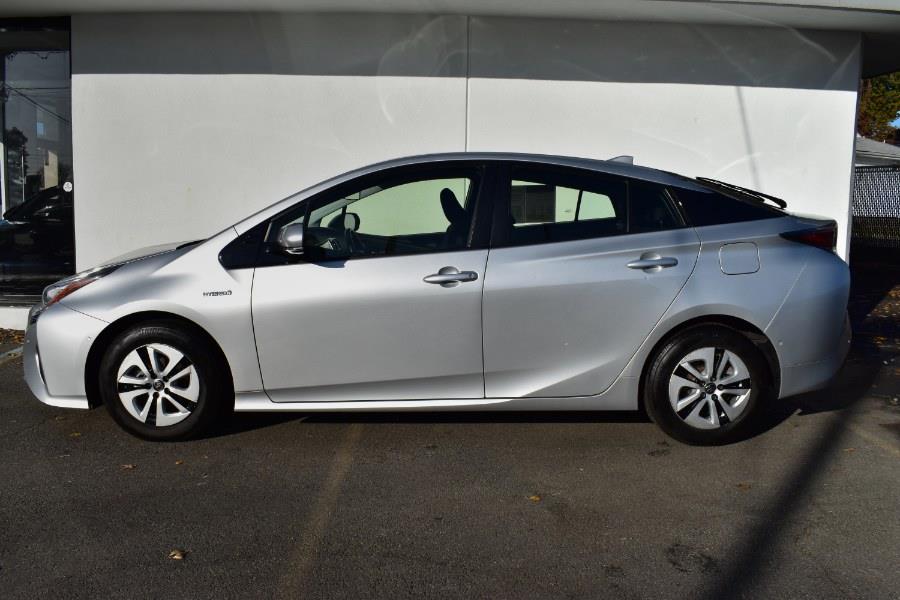2018 Toyota Prius Three (Natl) photo