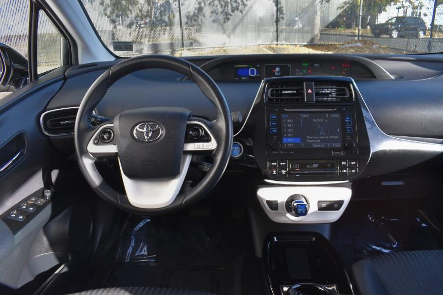 2018 Toyota Prius Three (Natl) photo