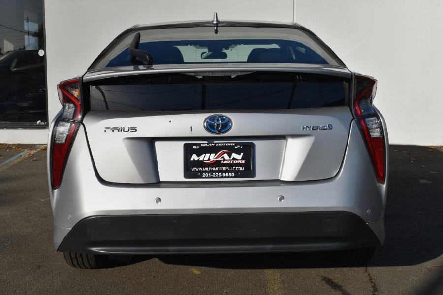 2018 Toyota Prius Three (Natl) photo