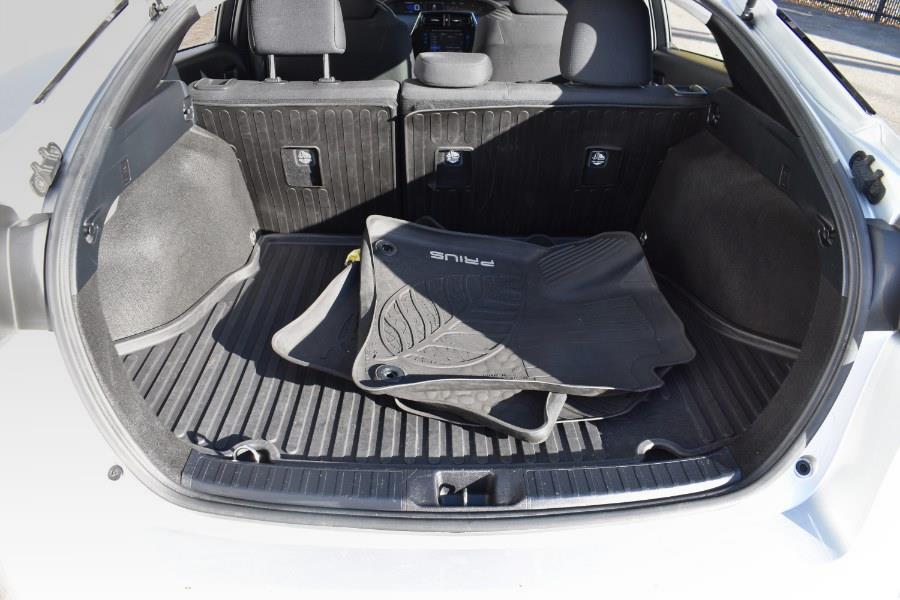 2018 Toyota Prius Three (Natl) photo