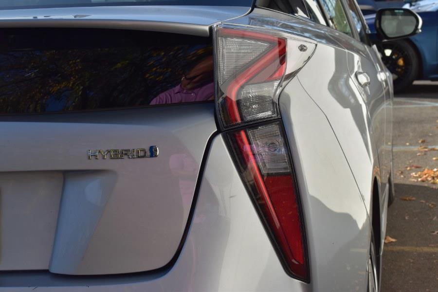 2018 Toyota Prius Three (Natl) photo