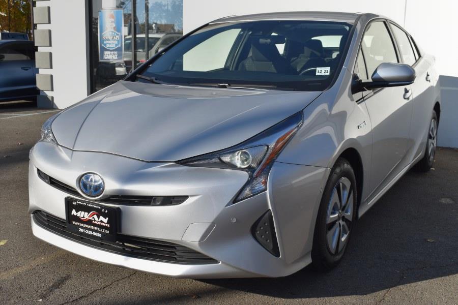 2018 Toyota Prius Three (Natl) photo
