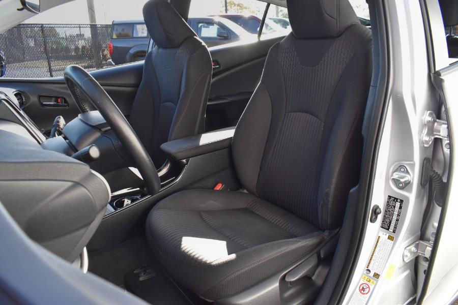 2018 Toyota Prius Three (Natl) photo