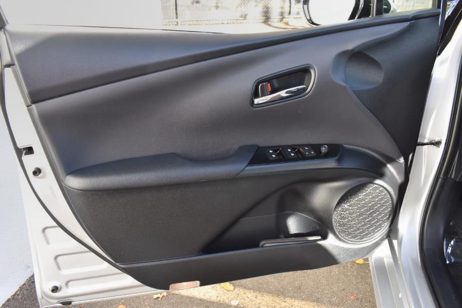 2018 Toyota Prius Three (Natl) photo