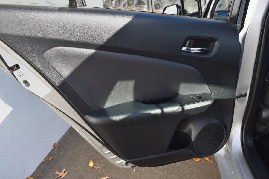 2018 Toyota Prius Three (Natl) photo