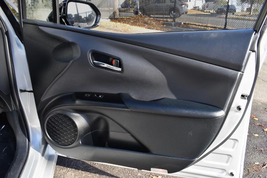 2018 Toyota Prius Three (Natl) photo