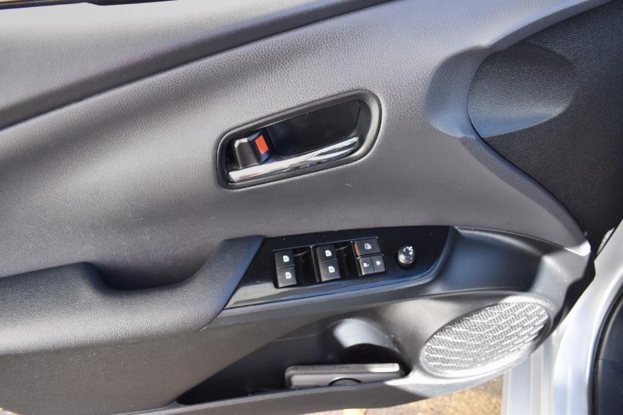 2018 Toyota Prius Three (Natl) photo