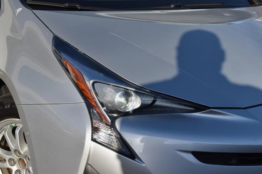 2018 Toyota Prius Three (Natl) photo