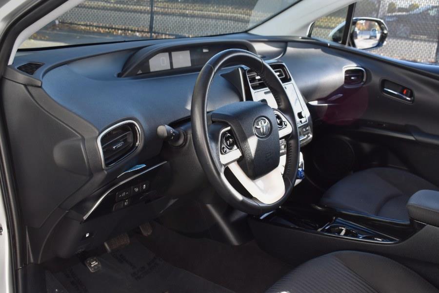 2018 Toyota Prius Three (Natl) photo