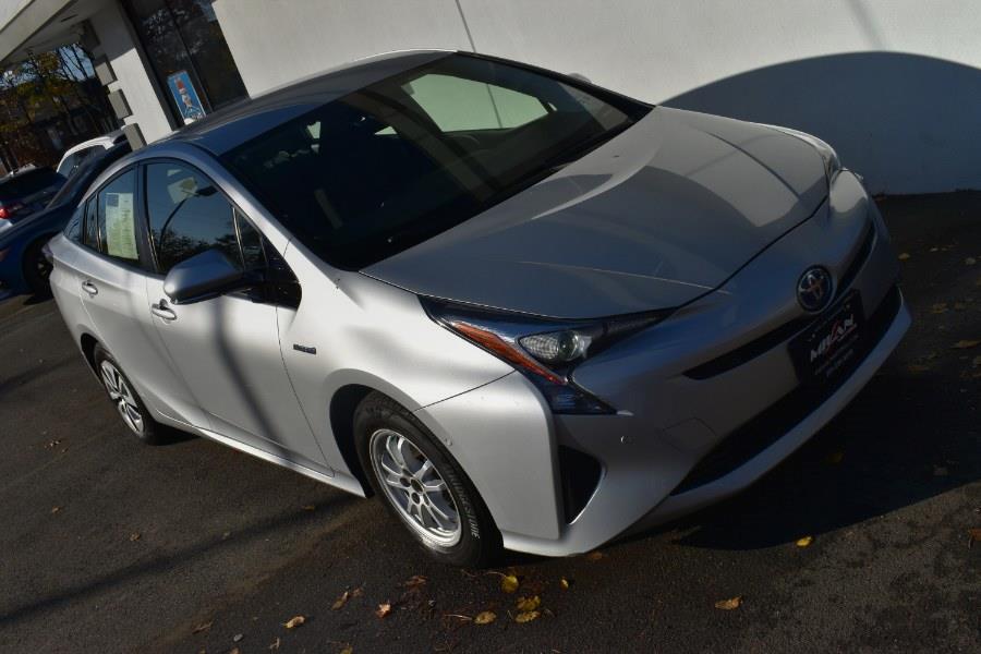 2018 Toyota Prius Three (Natl) photo