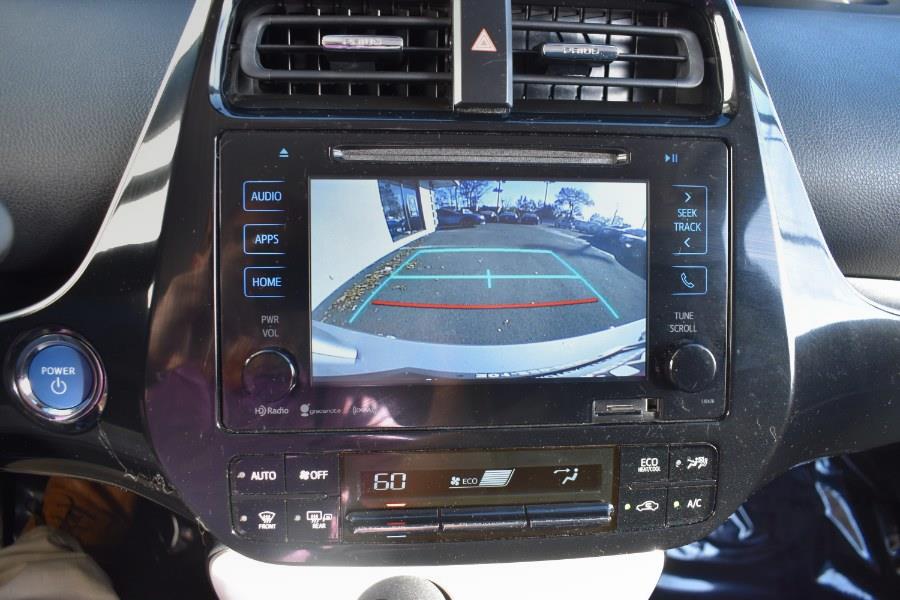2018 Toyota Prius Three (Natl) photo