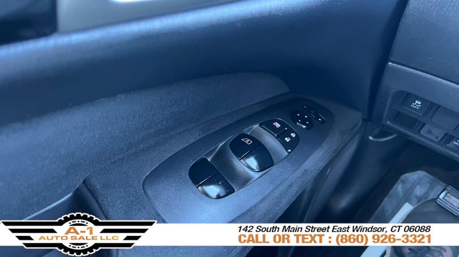 2014 Nissan Pathfinder S photo